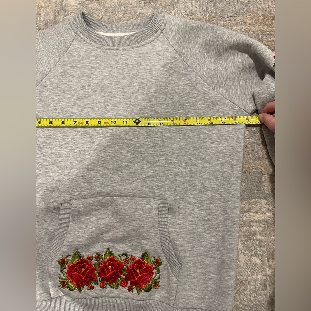 “Polish Rose" Crew Neck Sweatshirt Gray With Floral Embroidery Sz Small Ukraine - Picture 7 of 9